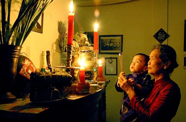 Chuyển nhà có chuyển bát nhang không