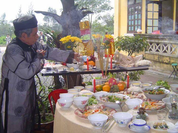 Chuyển nhà có chuyển bát hương không