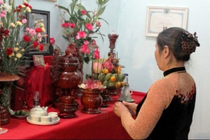 Chuyển nhà có chuyển bát nhang không