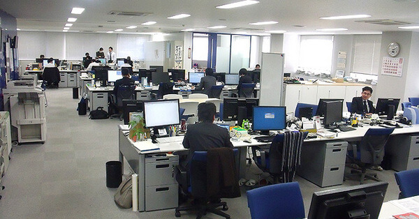 Di chuyển đồ đạc văn phòng để nhận may mắn
