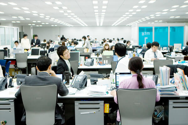 Di chuyển đồ đạc văn phòng để nhận may mắn
