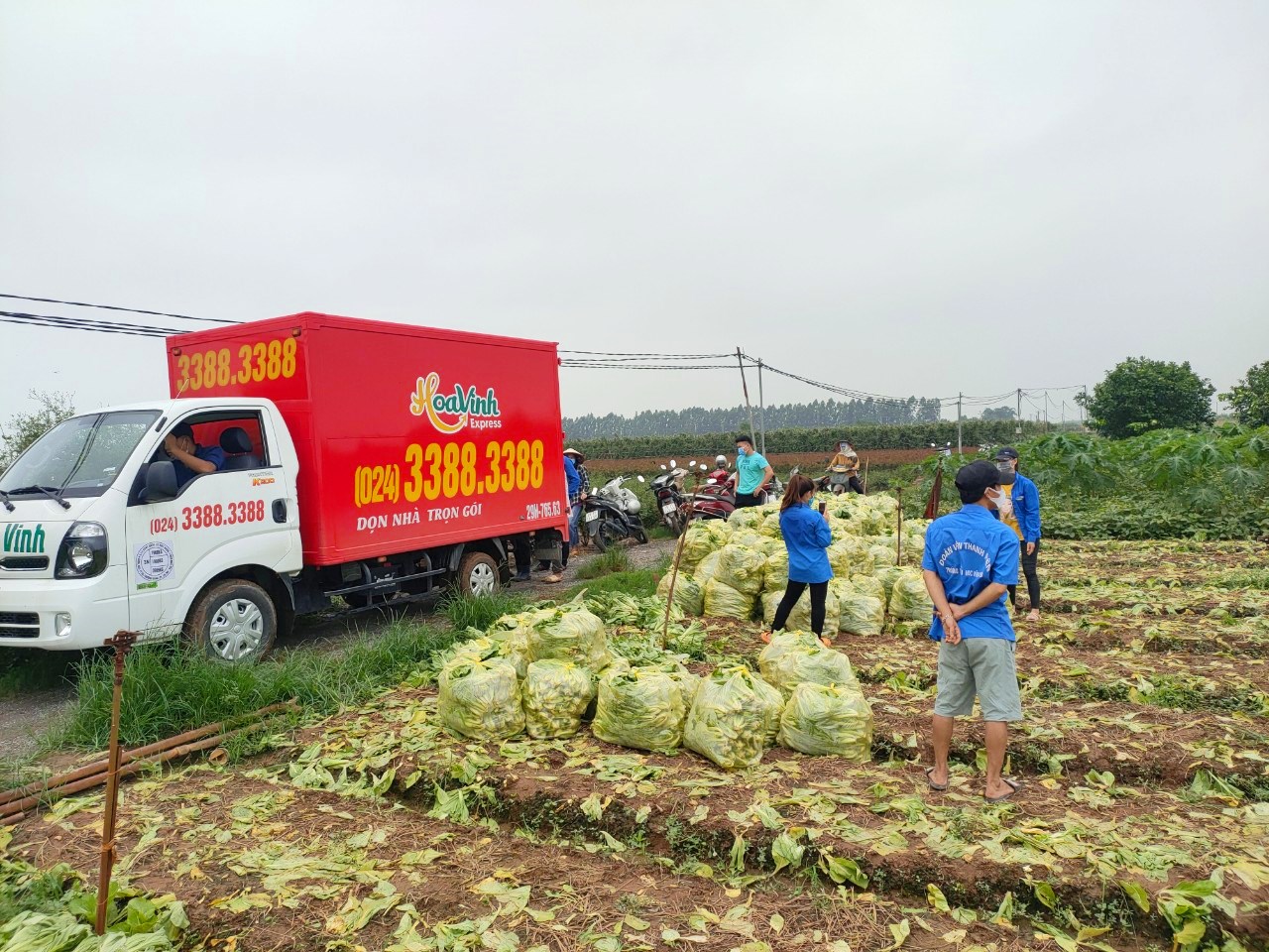 Hoa Vinh chở hàng từ thiện